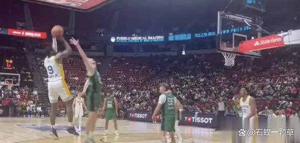 包含洛杉矶湖人训练开放日,加时末段回应争议引欢呼,NBA总决赛在即,资深球员宣示担当的词条 包含洛杉矶湖人训练开放日,加时末段回应争议引欢呼,NBA总决赛在即,资深球员宣示担当的词条