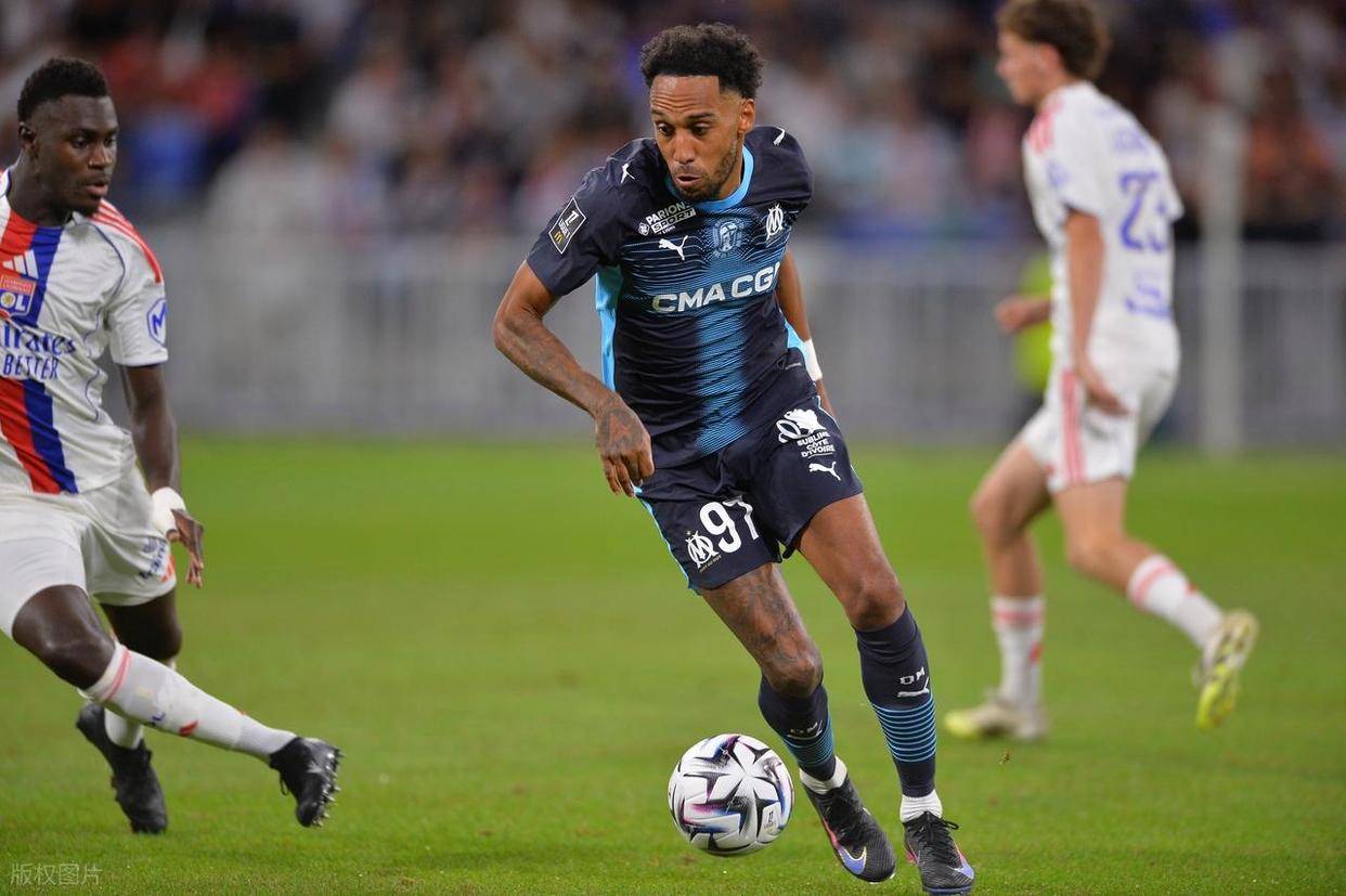 包含赛前罗马手感冰凉——欧篮联节点到来清晨马赛调整名单以备法甲，这操作让人直呼：风云突变阿斯顿维拉转会期调整名单的词条